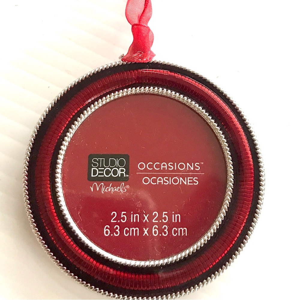 Studio decor Round picture frame ornament new